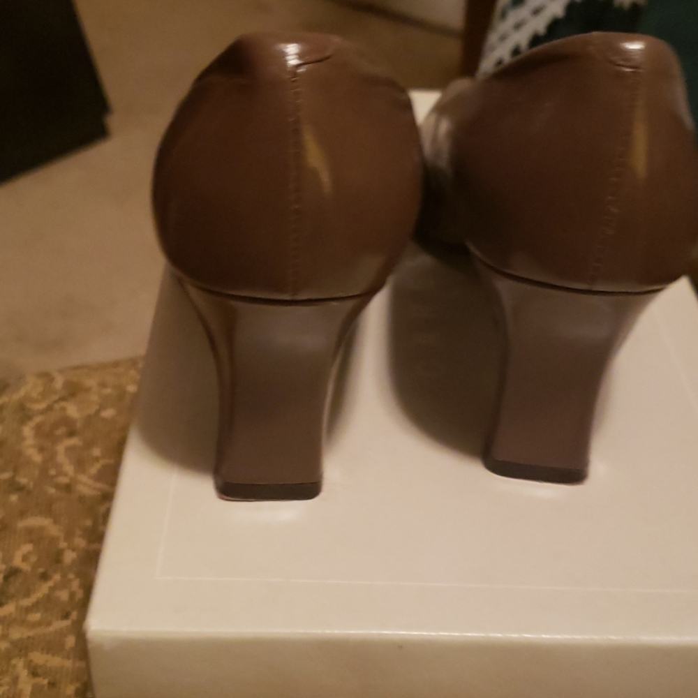 Pumps - Picture 3 of 3